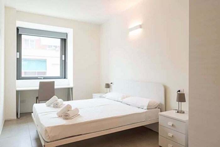 Appartamento monolocale in affitto in Via Ippolito Rosellini, Milano