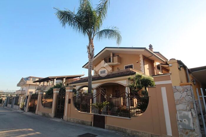 Casa con 7 locali in vendita in Via Salerno, Macerata Campania