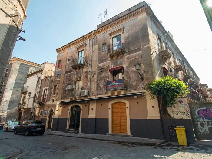 Appartamento con 7 locali in vendita in Via Leonardi, Catania