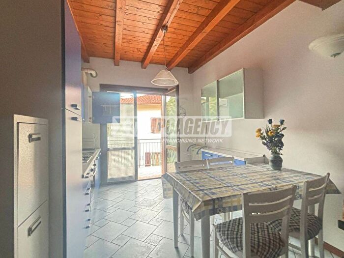 Appartamento trilocale in affitto in Via Medaglie DOro, Centro, Serramazzoni