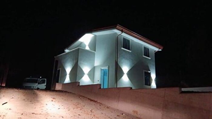 Casa con 5 locali in vendita in Strada Provinciale Accesso a Vico nel Lazio, Vico Nel Lazio