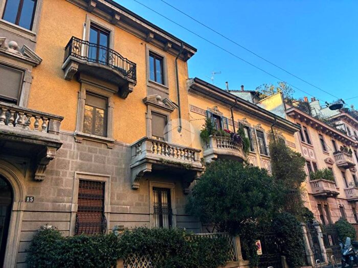 Appartamento trilocale in affitto in Via serafino delluomo, Plebisciti Susa, Milano