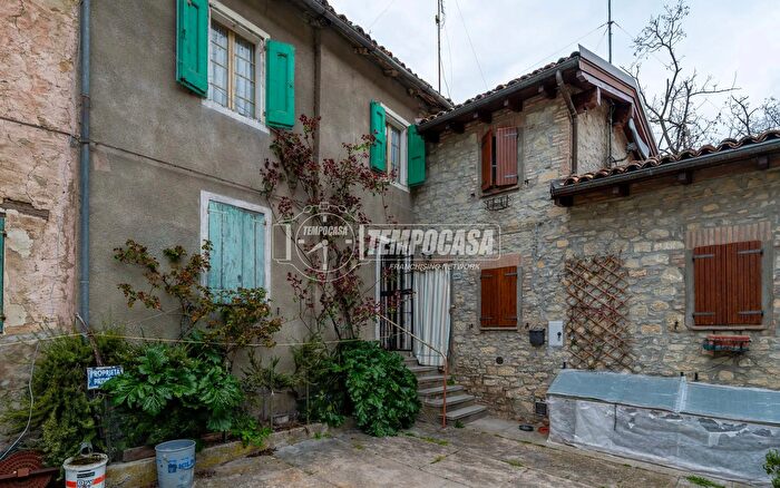 Casa quadrilocale in vendita in Via Castellino, Guiglia