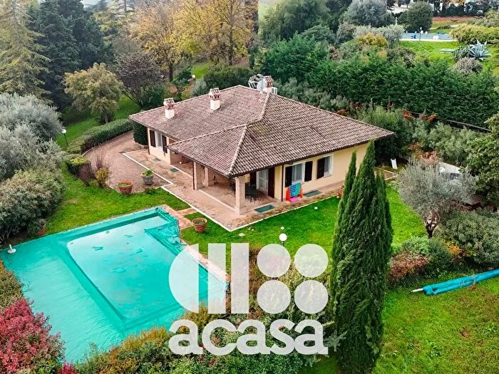 Casa con 7 locali in vendita in Via del Cimitero, Montiano