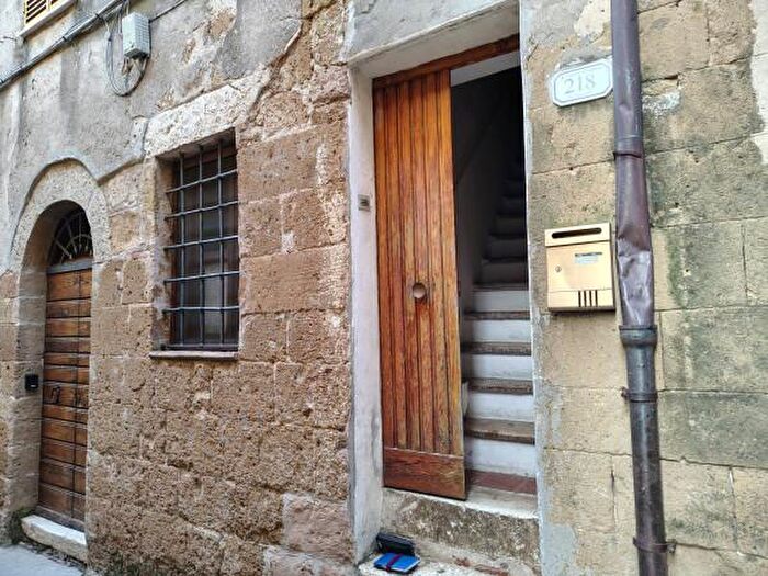 Appartamento trilocale in vendita in Via Zuccarelli, Pitigliano