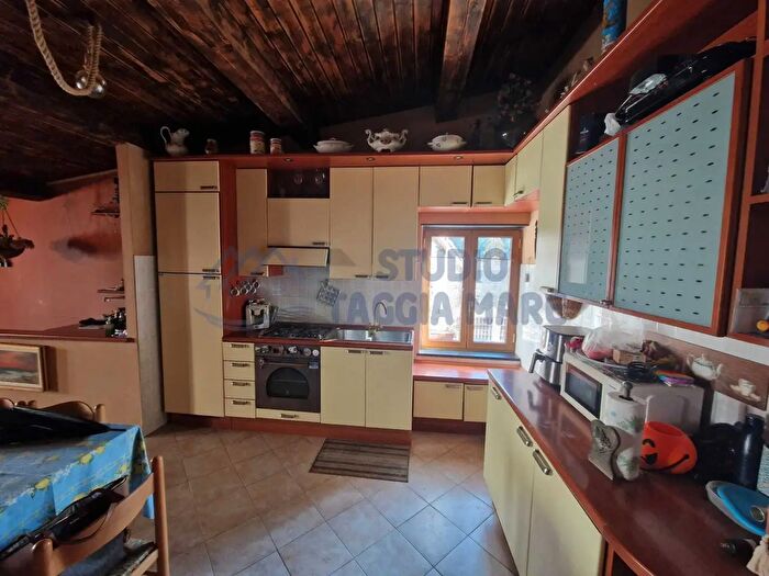 Appartamento trilocale in vendita in Via Marco Bianchi, Badalucco