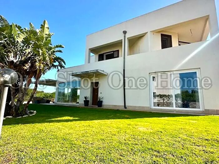 Casa con 7 locali in vendita in Via Isola, Siracusa