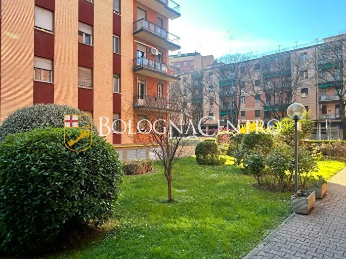 Appartamento quadrilocale in vendita in Via Lombardia, Bologna