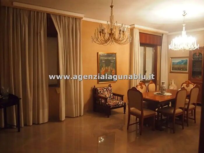 Casa con 6 locali in vendita in Cda Cozzaro, Marsala
