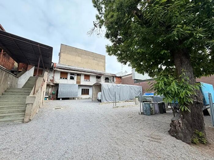 Appartamento bilocale in vendita in Via V Monti, Seregno