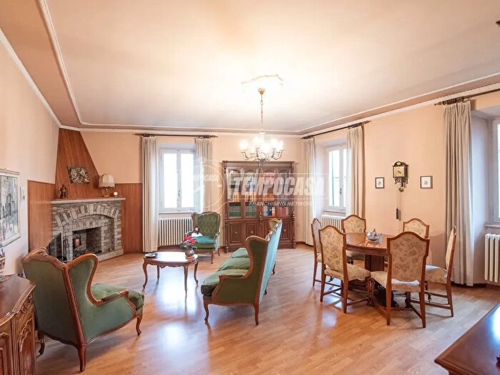 Appartamento con 6 locali in vendita in Via Vittorio Veneto, Albese Con Cassano