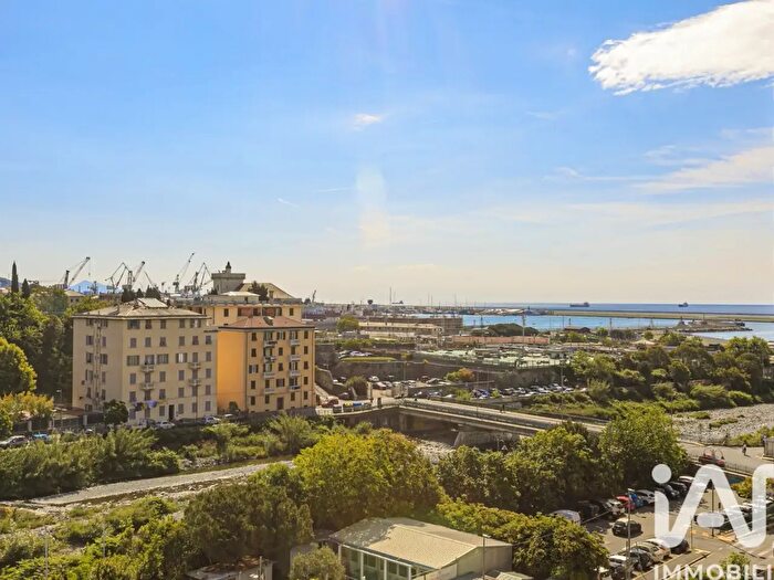 Appartamento con 6 locali in vendita in Via Opisso, Genova