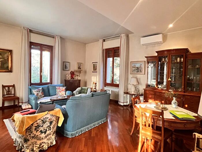 Casa con 15 locali in vendita in Via Guidotti, Bologna