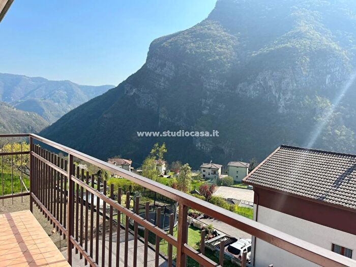 Appartamento quadrilocale in vendita in Via Cortinovis, Val Brembilla