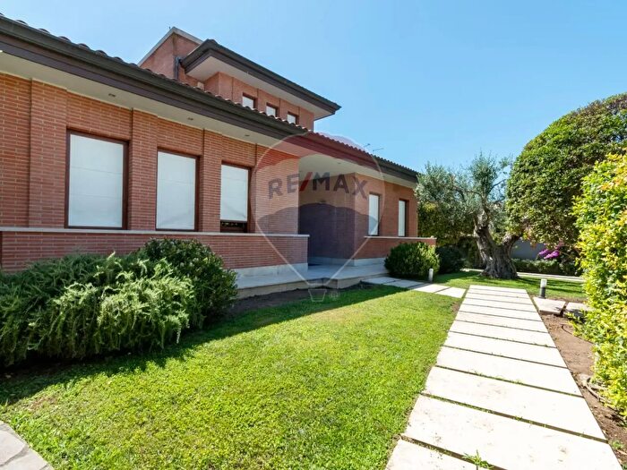 Casa con 14 locali in affitto in Roma