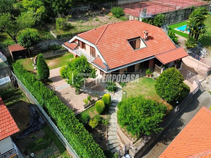 Casa con 11 locali in vendita in Via Soffietti Bollè, Almese