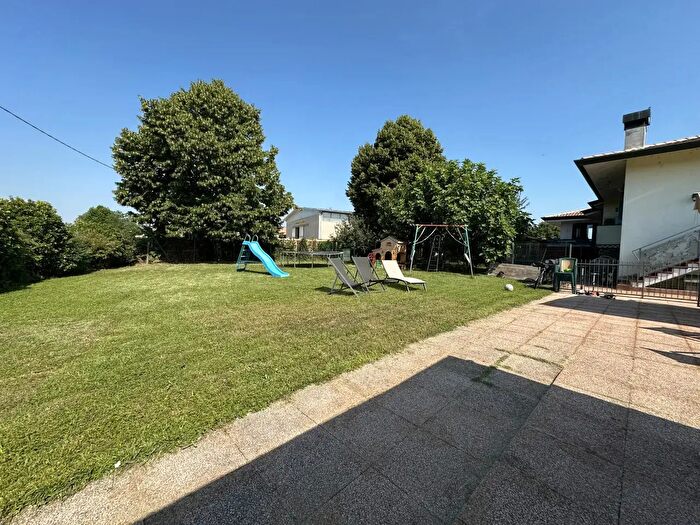 Casa con 6 locali in vendita in Grumolo Delle Abbadesse