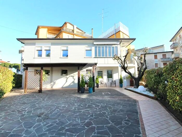 Casa quadrilocale in vendita in Corso G Chiggiato, Caorle