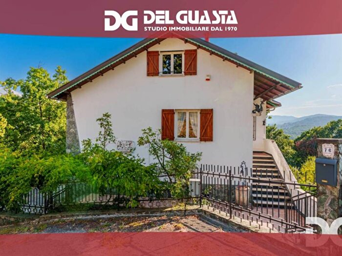 Casa con 6 locali in vendita in Via Cristoforo Colombo, Casavecchia, Tiglieto