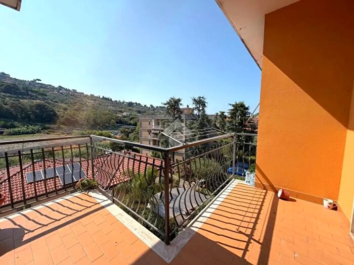 Appartamento quadrilocale in vendita in Via Mameli, Bordighera