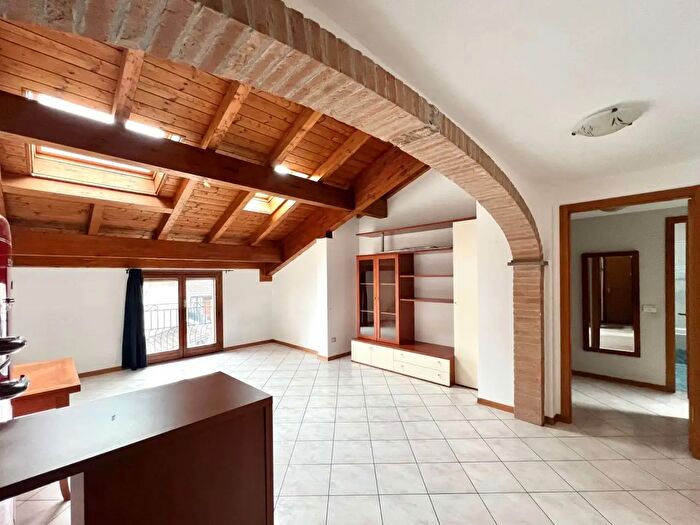 Appartamento trilocale in vendita in Cuasso Al Monte