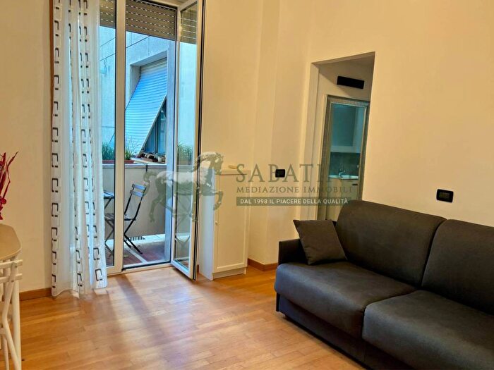 Appartamento monolocale in affitto in Via Generale Gustavo Fara, Centrale, Milano