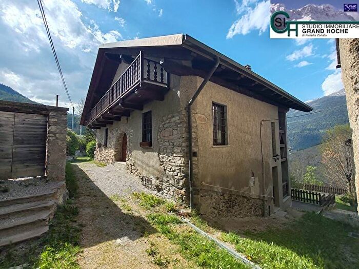 Appartamento trilocale in affitto in Borgata Chateau, Oulx