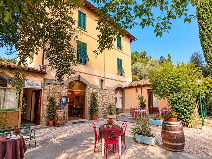 Casa con 12 locali in vendita in Strada Comunale di Santa Margherita Loc Prato d'Era, Volterra