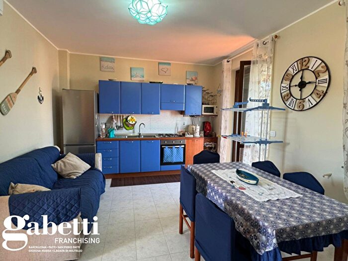 Appartamento trilocale in vendita in Via Grotte Snc, Patti