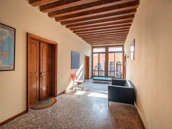 Appartamento con 6 locali in vendita in Venezia