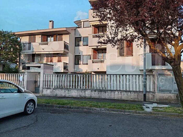 Appartamento bilocale in vendita in Via Monteverdi, Bareggio