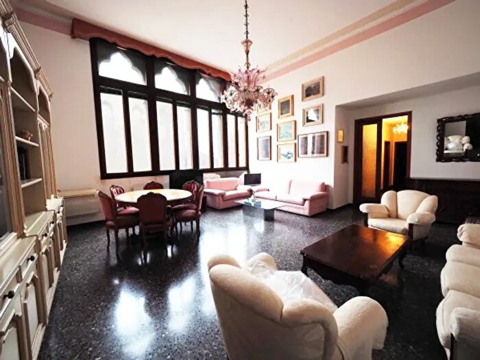 Appartamento con 5 locali in vendita in Venezia
