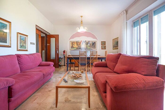 Appartamento quadrilocale in vendita in Via per Popoli, Chieti