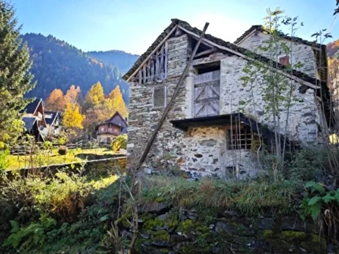 Casa in vendita in Via Pietre Grosse Piedimeggiana Piode Vercelli Piemonte Italia, Piode