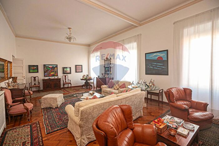 Appartamento con 8 locali in vendita in Genova