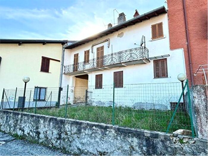 Casa con 6 locali in vendita in Via Marino, Laveno Mombello