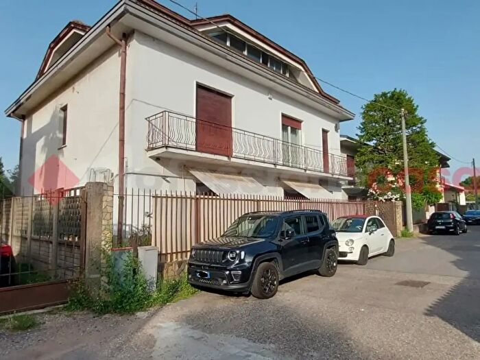 Appartamento trilocale in vendita in Via Monte Rosa, Parabiago