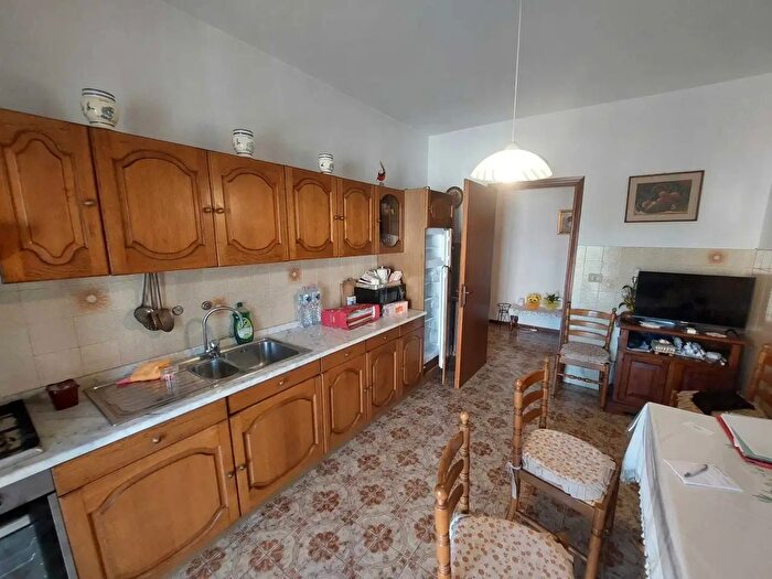 Appartamento quadrilocale in vendita in Via Magra, Prato