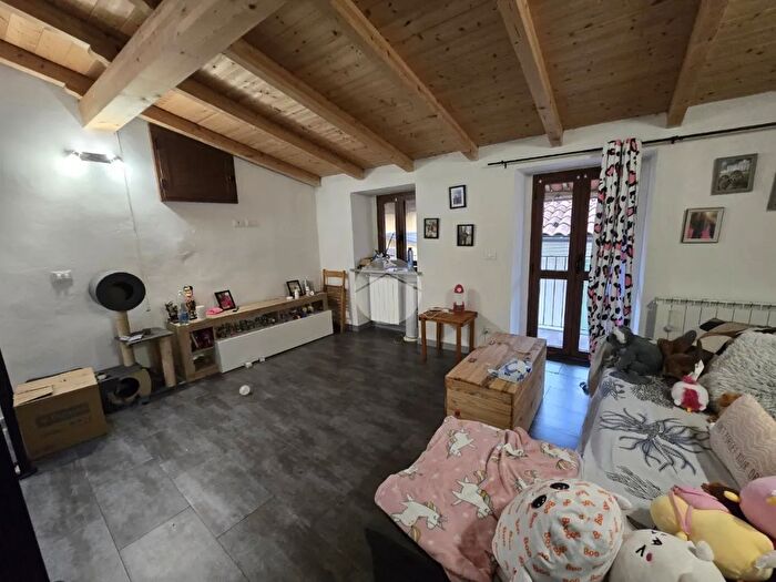 Casa trilocale in vendita in Via Regina Berta, San Benigno Canavese