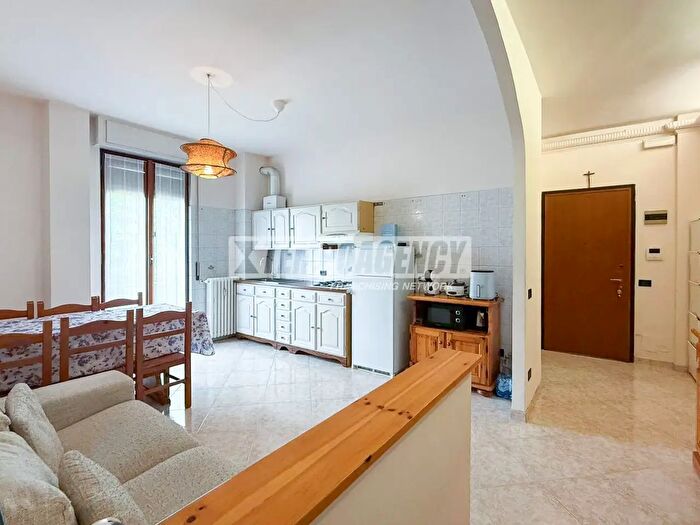 Appartamento trilocale in vendita in Via Adda, Cormano