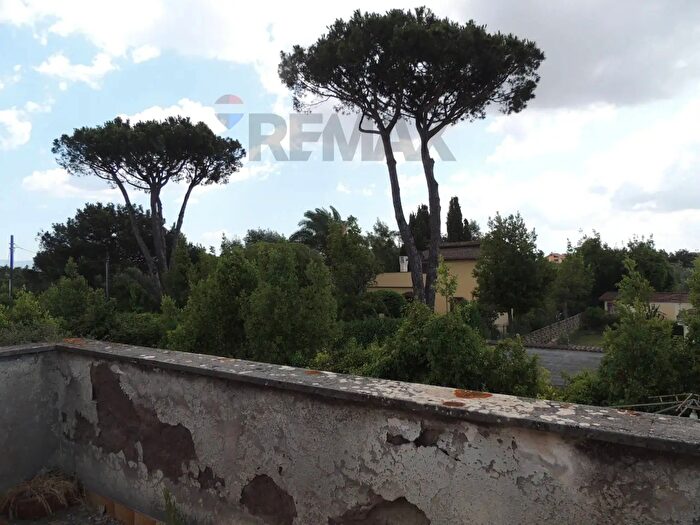 Casa con 7 locali in vendita in Via delle Betulle Snc, Aprilia