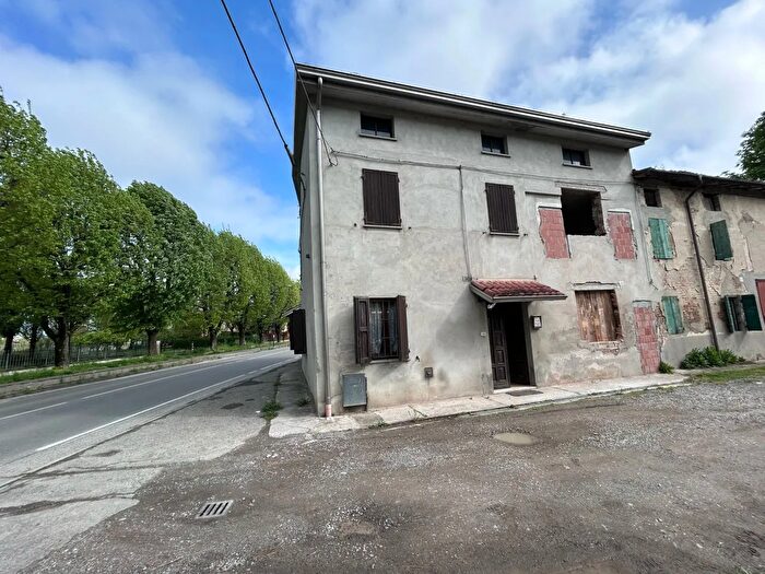 Casa con 6 locali in vendita in Via Martiri della Libertà, Sorbolo Mezzani