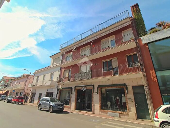 Appartamento quadrilocale in vendita in Via Trieste, Giulianova