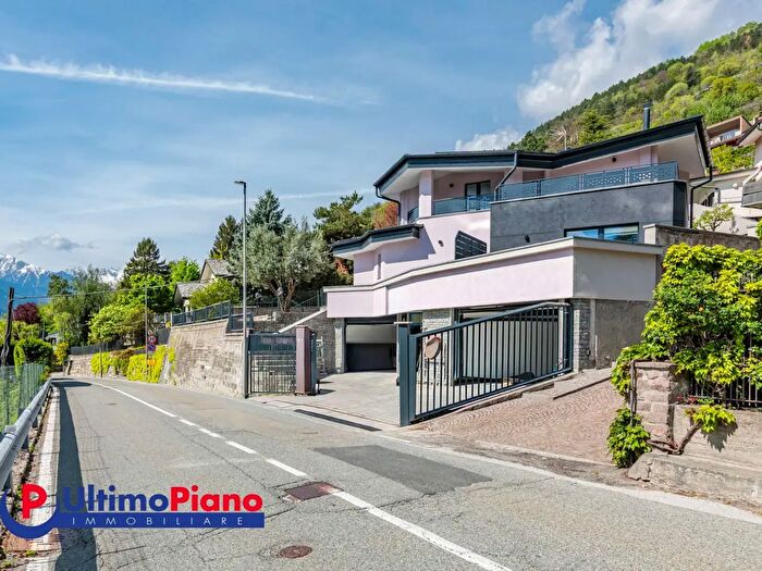 Casa con 5 locali in vendita in Via delle Betulle, Aosta