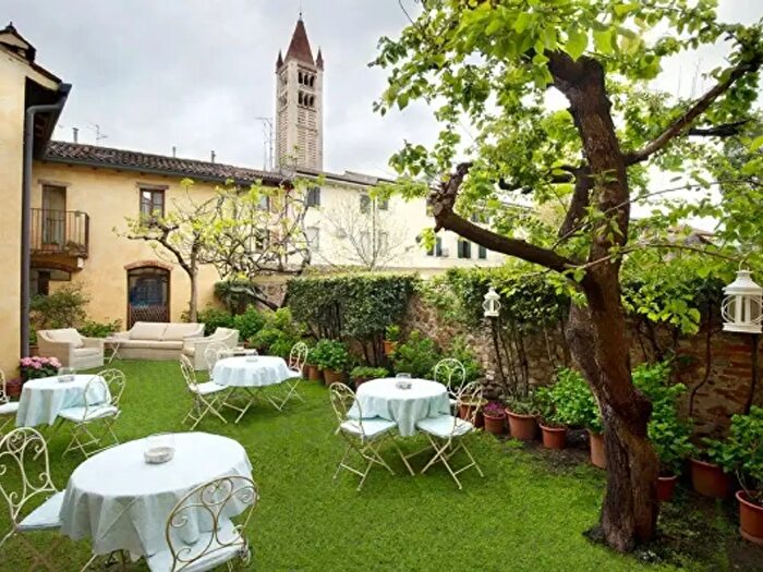 Casa con 6 locali in vendita in Vicolo Dietro Caserma Chiodo, Verona