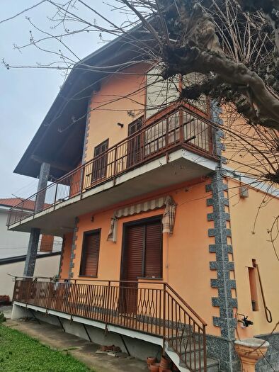 Casa in vendita in Via Montecassino, Santhia