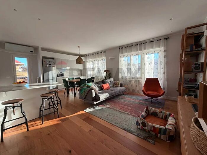 Appartamento quadrilocale in vendita in Via Pian Due Torri, Roma