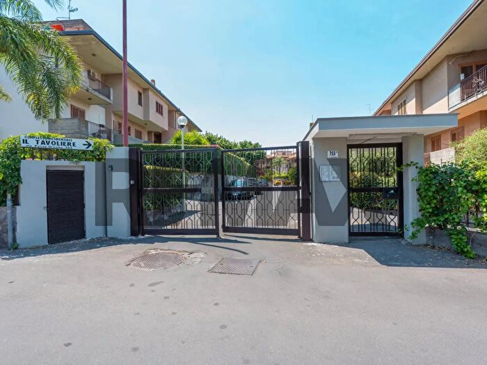 Casa con 6 locali in vendita in Via Passo Gravina, Catania