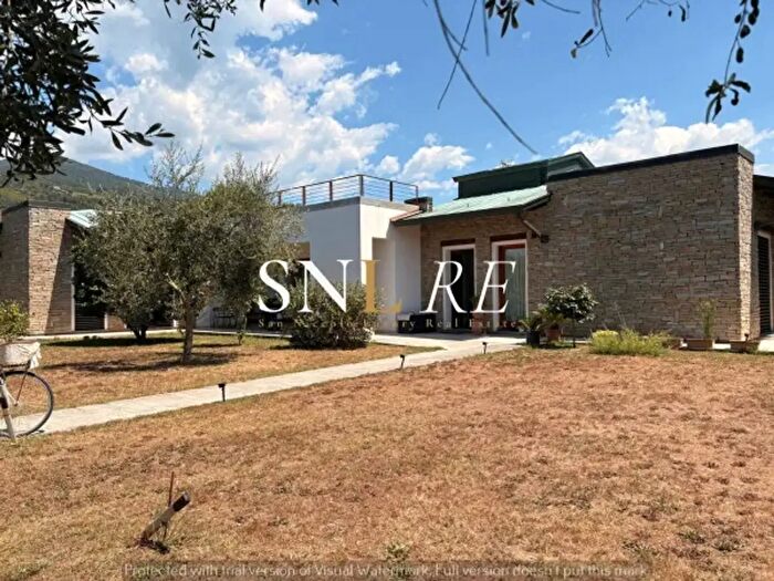Casa con 6 locali in vendita in Via Romana Est, Montignoso