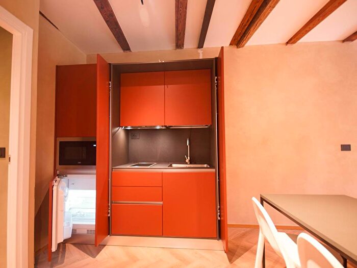 Appartamento monolocale in affitto in Via San Nazaro, Veronetta, Verona